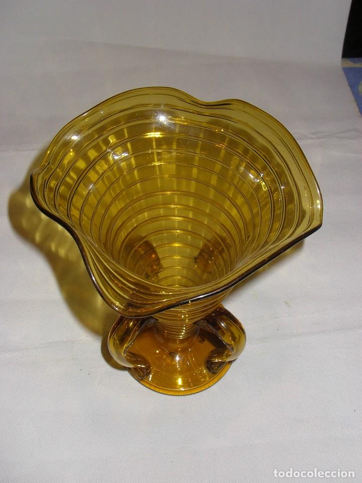 Antig&uuml;edades: Florero mallorqu&iacute;n de cristal soplado 21 cm. - Foto 2