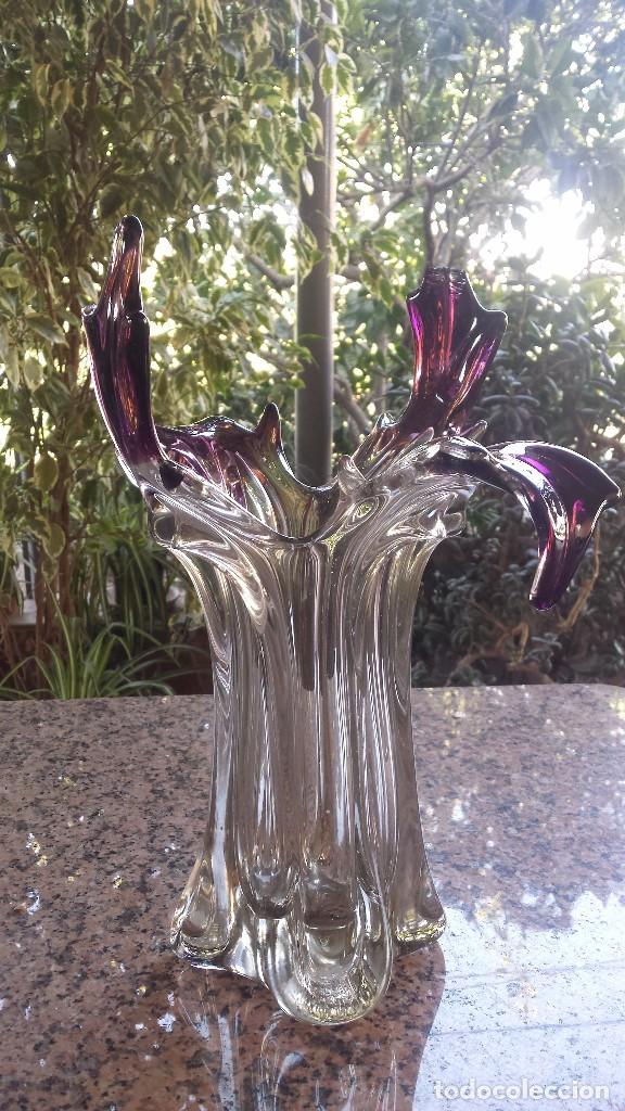 Antig&uuml;edades: antiguo florero de cristal - Foto 1