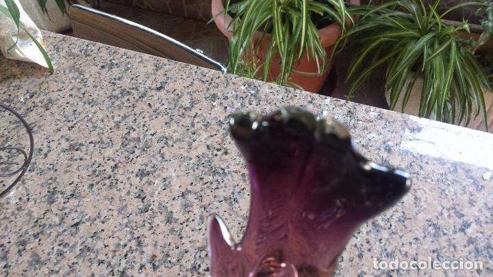 Antig&uuml;edades: antiguo florero de cristal - Foto 4