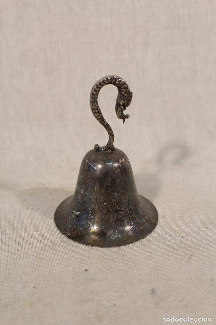 Antig&uuml;edades: campanilla en alpaca - dragon - Foto 1