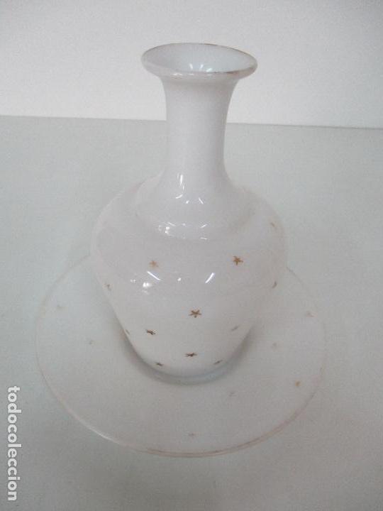 Antigüedades: Antigua Botella con Plato - Jarrón - Isabelino - Cristal,Opalina Blanca - Estrellas Doradas - S. XIX - Foto 2 - 77972909