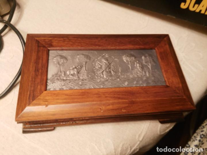 Antig&uuml;edades: Joyero madera y esta&ntilde;o - Foto 1
