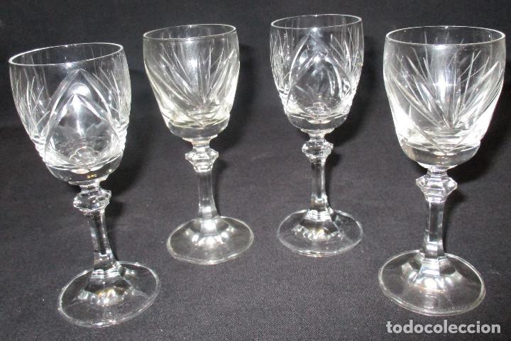 Antig&uuml;edades: CUATRO COPAS DE CRISTAL TALLADO DE LICOR - Foto 1
