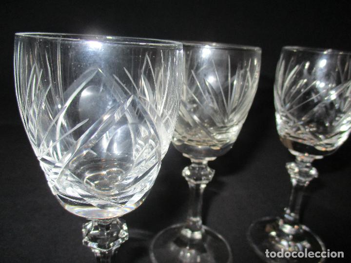 Antig&uuml;edades: CUATRO COPAS DE CRISTAL TALLADO DE LICOR - Foto 2