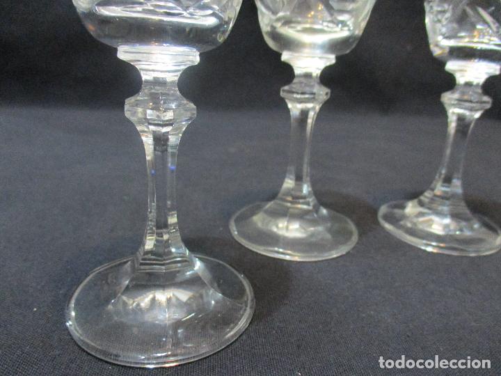 Antig&uuml;edades: CUATRO COPAS DE CRISTAL TALLADO DE LICOR - Foto 3