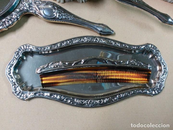 Antig&uuml;edades: JUEGO DE TOCADRO EN METAL PLATEADO - Foto 8