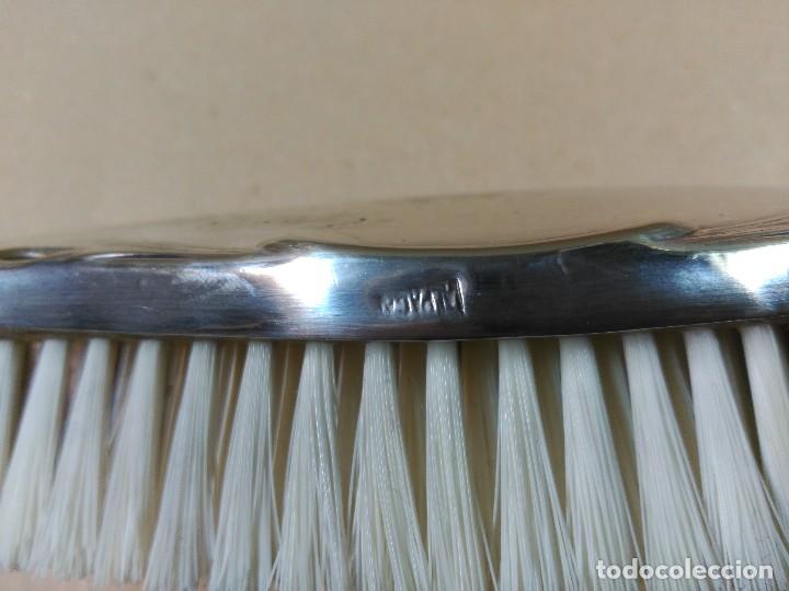 Antig&uuml;edades: JUEGO DE TOCADRO EN METAL PLATEADO - Foto 17