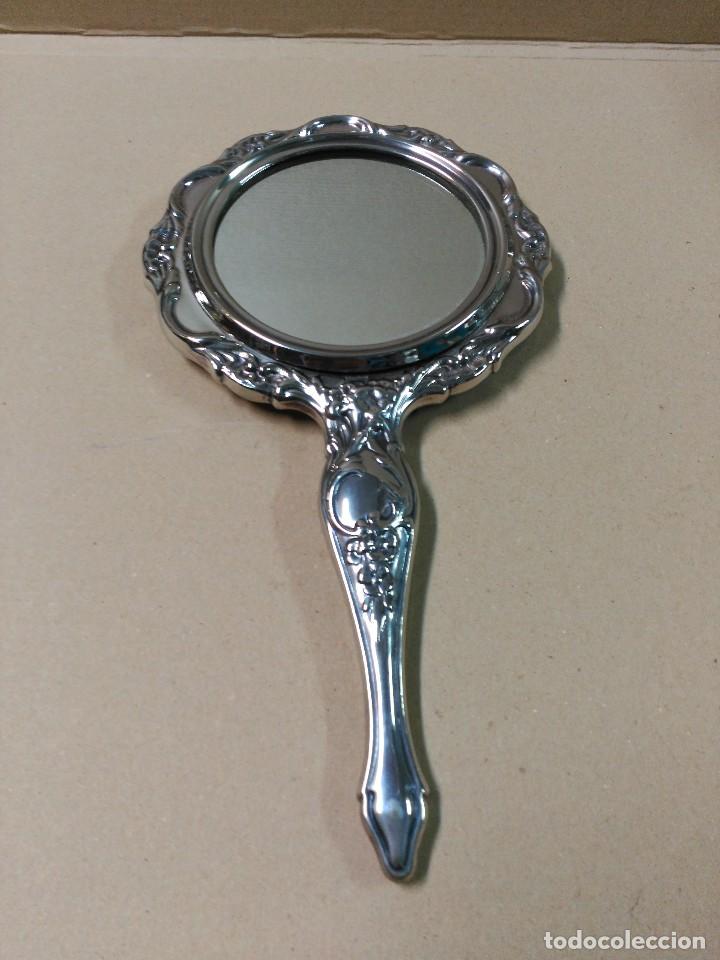 Antig&uuml;edades: JUEGO DE TOCADRO EN METAL PLATEADO - Foto 18