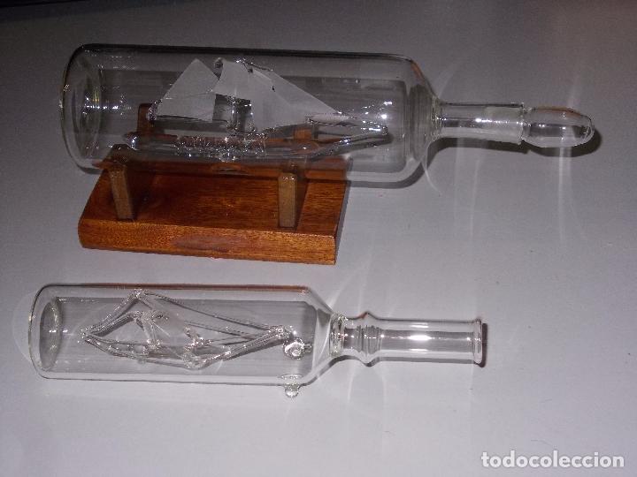 Antig&uuml;edades: Dos botellas de cristal con barco en interior - Foto 1