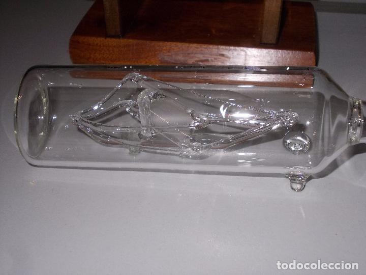 Antig&uuml;edades: Dos botellas de cristal con barco en interior - Foto 2