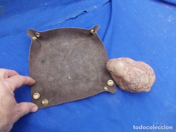 Antig&uuml;edades: plato de cuero que se abrocha - Foto 3