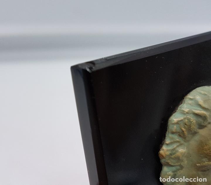 Antig&uuml;edades: Placa de onix con rostro en relieve en metal de beethoven - Foto 4