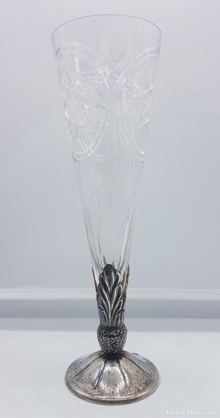 Antigüedades: Bella copa antigua en cristal de Baccarat tallado a mano y pie en plata de ley repujada, F.S. XIX . - Foto 2 - 78372973
