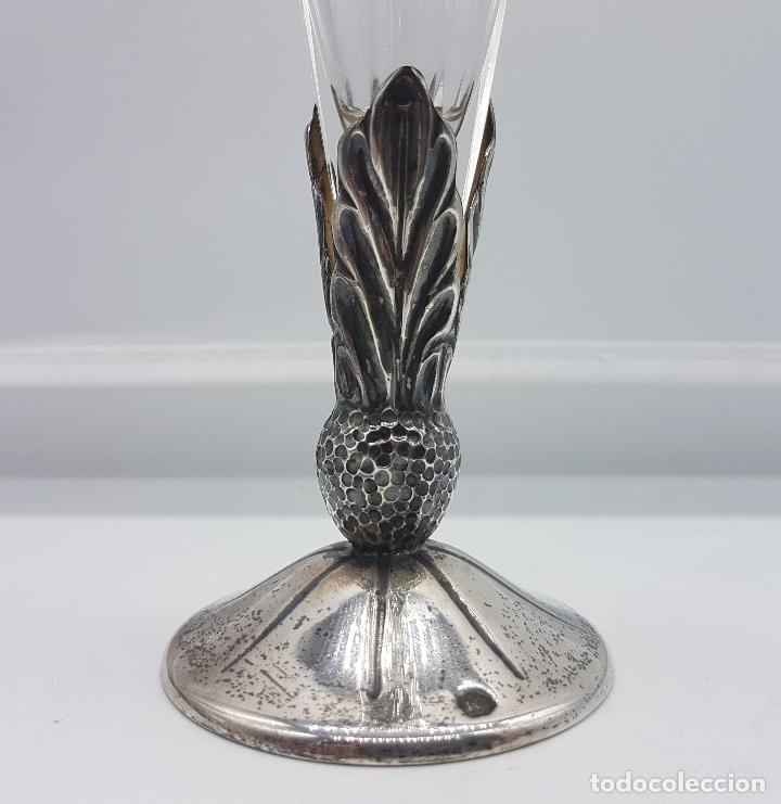 Antigüedades: Bella copa antigua en cristal de Baccarat tallado a mano y pie en plata de ley repujada, F.S. XIX . - Foto 4 - 78372973