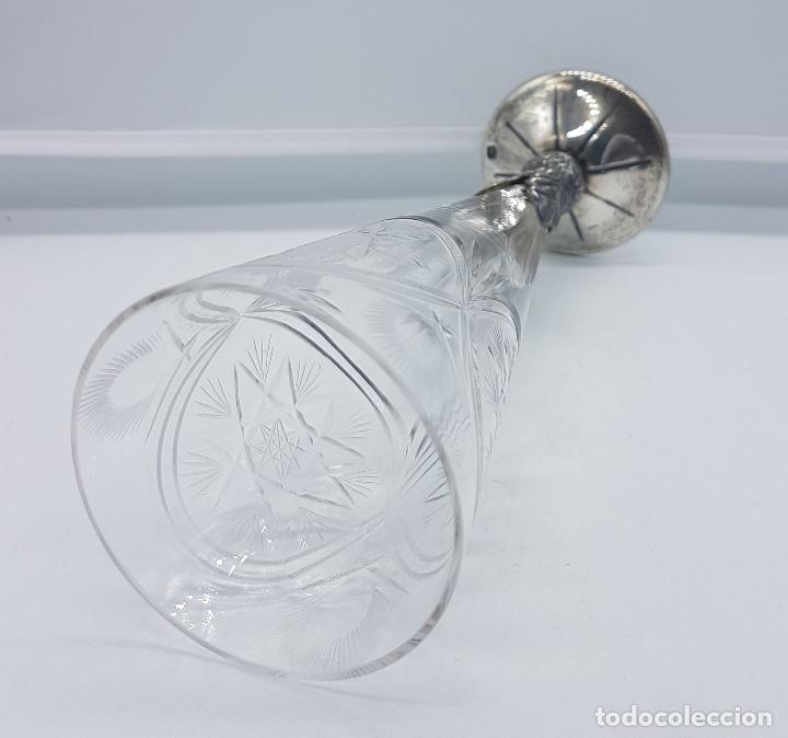 Antigüedades: Bella copa antigua en cristal de Baccarat tallado a mano y pie en plata de ley repujada, F.S. XIX . - Foto 6 - 78372973