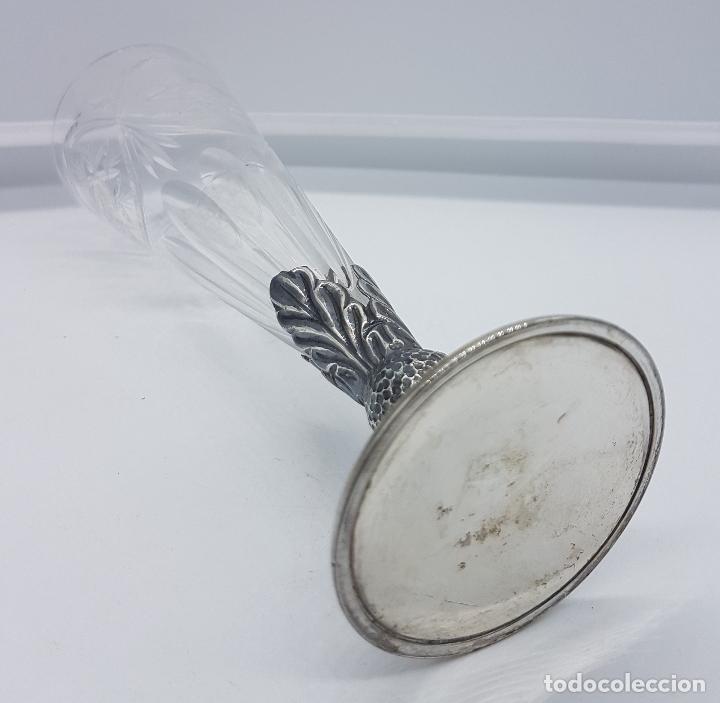 Antigüedades: Bella copa antigua en cristal de Baccarat tallado a mano y pie en plata de ley repujada, F.S. XIX . - Foto 7 - 78372973