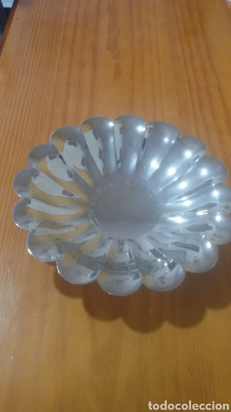 Antig&uuml;edades: Plato de metal plateado ideal centro mesa - Foto 1