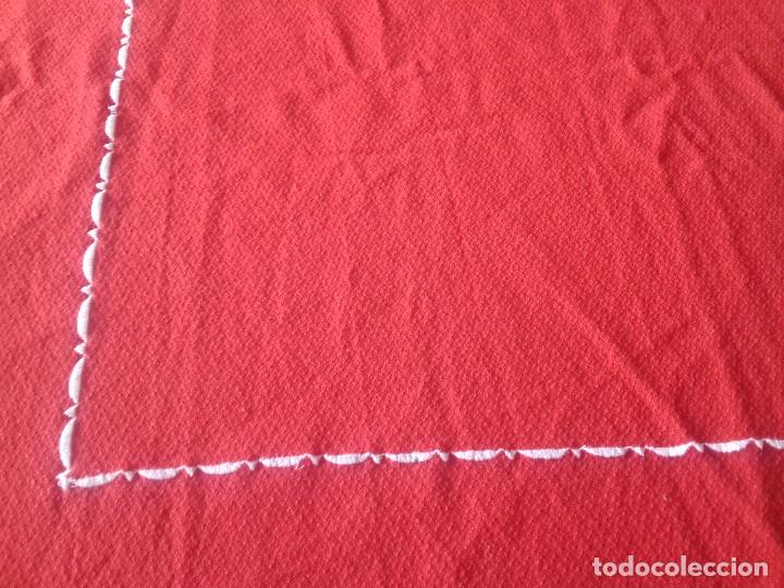 Antig&uuml;edades: SENCILLO Y GRANDE MANTEL ROJO. - Foto 3