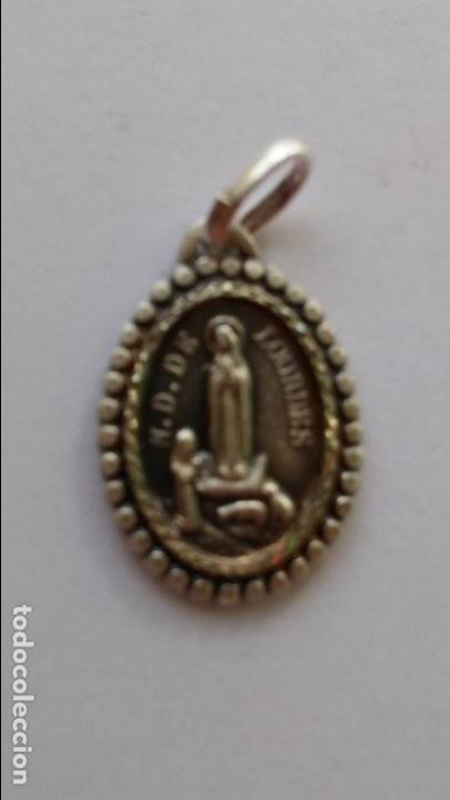 Antig&uuml;edades: Medalla de virgen de lourdes de 2 x 1,5 cms - Foto 1