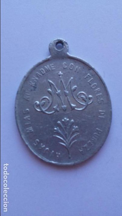 Antig&uuml;edades: Medalla de virgen inmaculada  de 3,8 x 2,8 cms - Foto 2