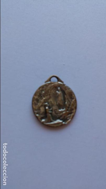 Antig&uuml;edades: Medalla de lourdes de 1,6 cms de diametro - Foto 2