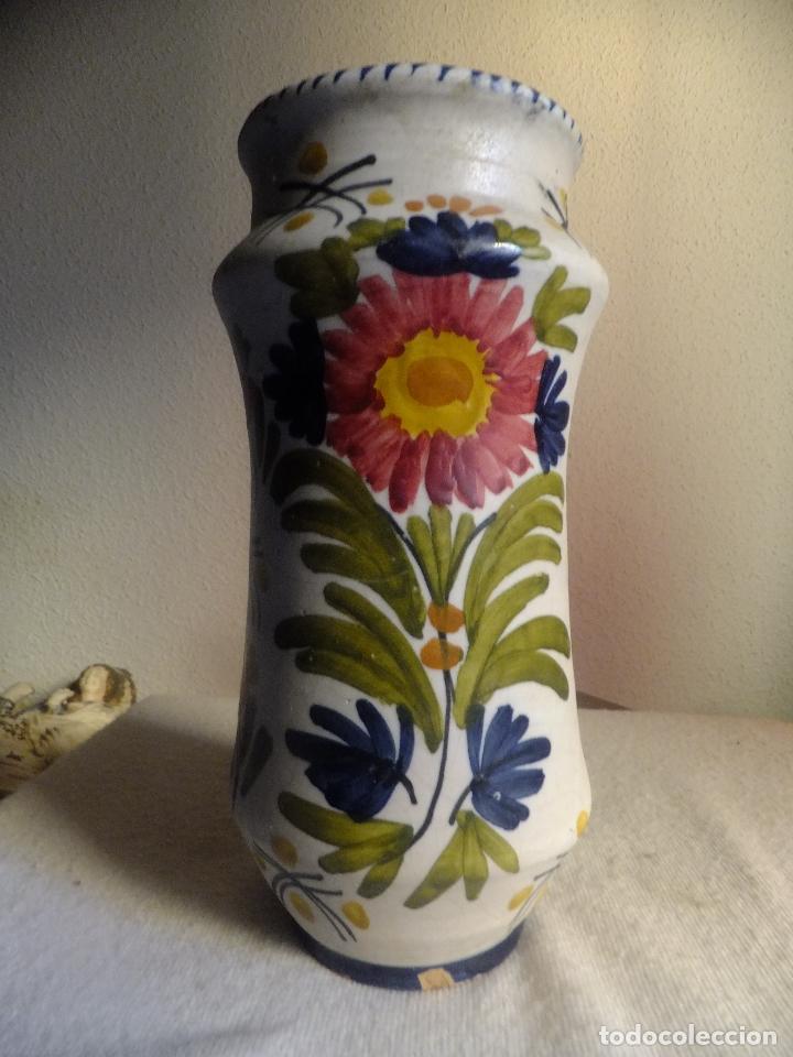 Antig&uuml;edades: ALBARELO DE TALAVERA DECORADO CON FLORES - Foto 1