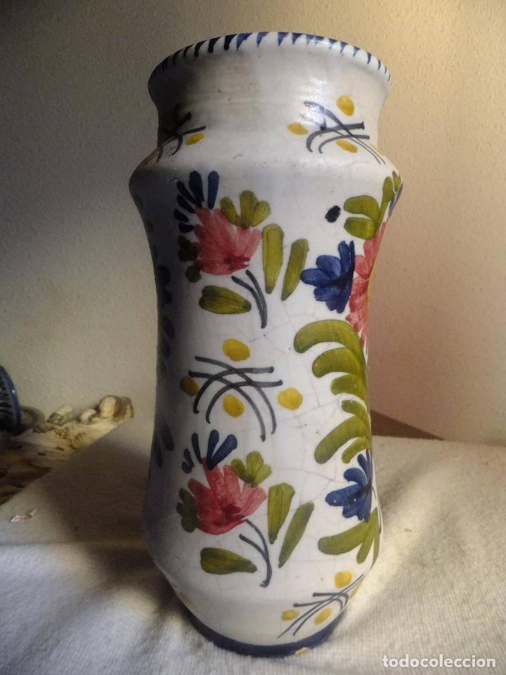 Antig&uuml;edades: ALBARELO DE TALAVERA DECORADO CON FLORES - Foto 2