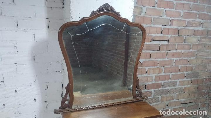 Antig&uuml;edades: Antiguo espejo en madera, biselado para c&oacute;moda, comod&iacute;n, etc - Foto 1