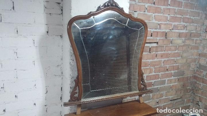 Antig&uuml;edades: Antiguo espejo en madera, biselado para c&oacute;moda, comod&iacute;n, etc - Foto 2