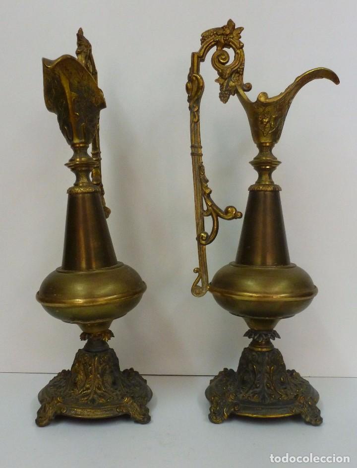 Antig&uuml;edades: PAREJA DE GUARNICIONES CON FORMA DE JARRAS - Foto 3