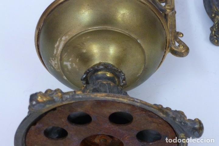 Antig&uuml;edades: PAREJA DE GUARNICIONES CON FORMA DE JARRAS - Foto 7