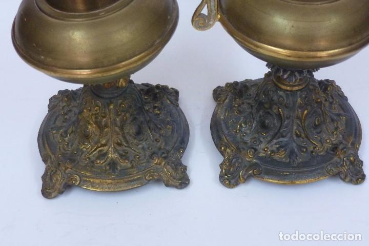 Antig&uuml;edades: PAREJA DE GUARNICIONES CON FORMA DE JARRAS - Foto 8