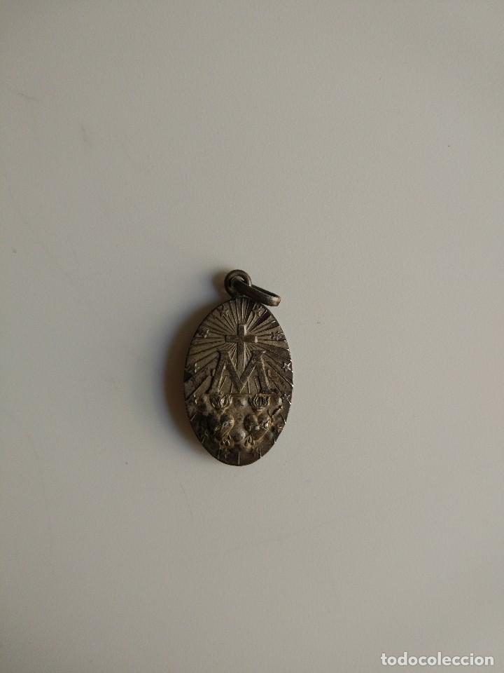 Antig&uuml;edades: Medalla de la Virgen Miilagrosa en plata - Foto 2