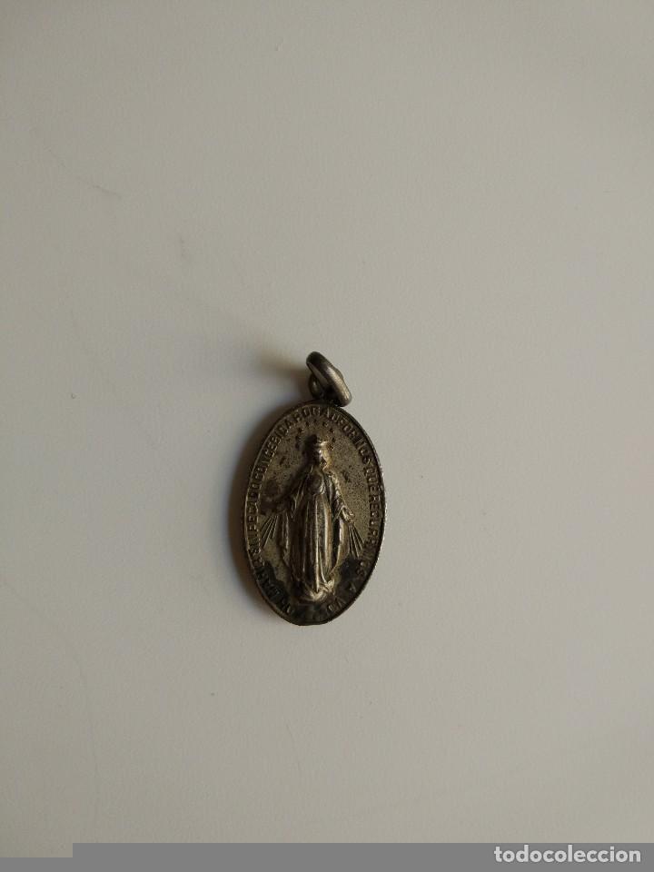 Antig&uuml;edades: Medalla de la Virgen Miilagrosa en plata - Foto 3