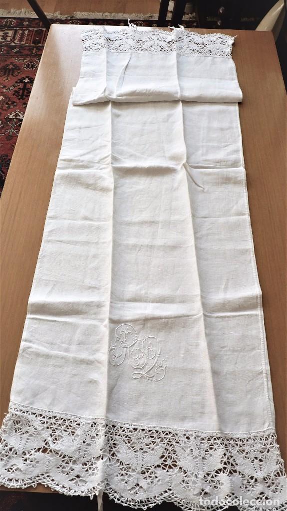 Antig&uuml;edades: Juego de 6 fundas de almohada de hilo bordadas - Foto 9