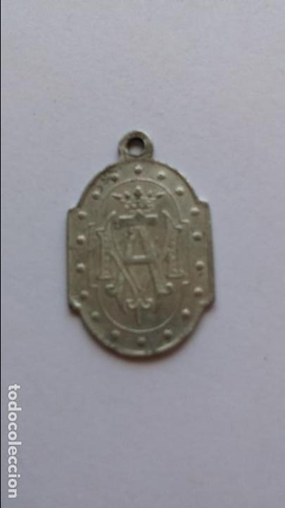 Antig&uuml;edades: Medalla de nuestra se&ntilde;ora de la bonanova de 2,6 x 1,6 cms - Foto 2