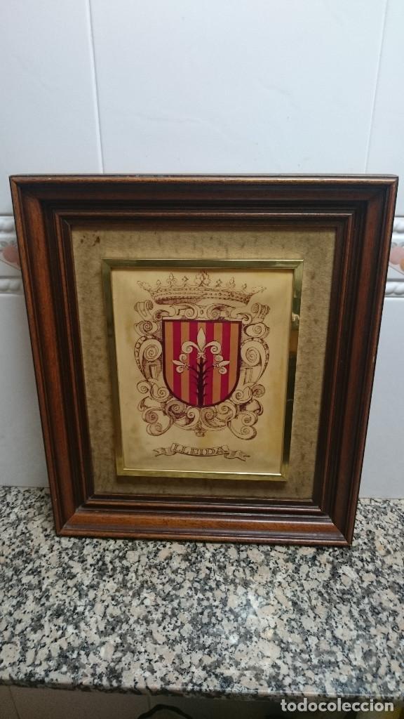 Antig&uuml;edades: CUADRO ESCUDO LLEIDA. 44 X 51 - Foto 1