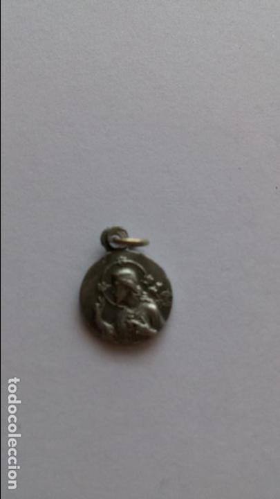 Antig&uuml;edades: Medalla de corazon de jesus de 1 cms de diametro - Foto 1