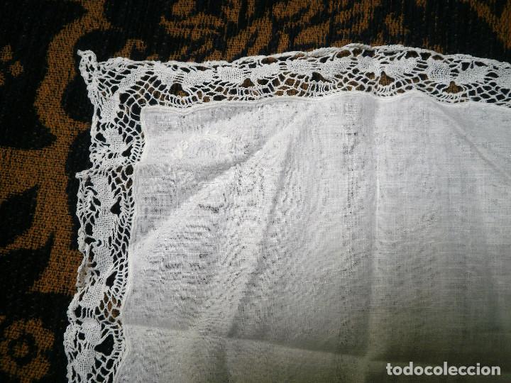 Antig&uuml;edades: Pa&ntilde;uelo antiguo. - Foto 2