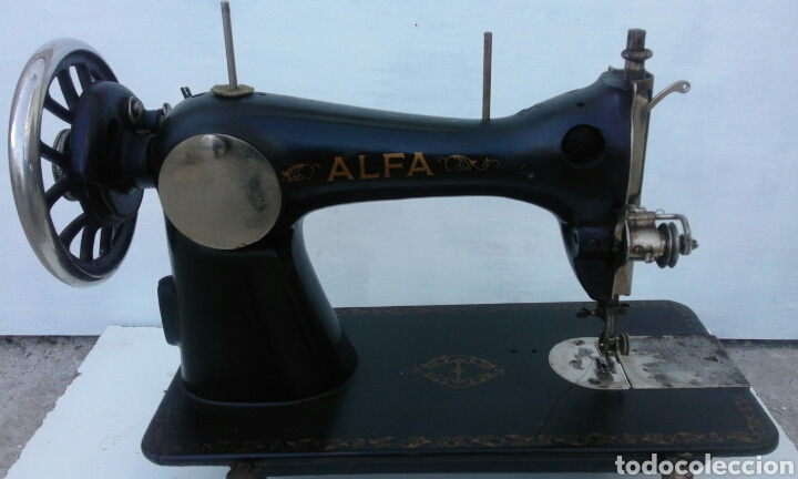 Antig&uuml;edades: M&aacute;quina de coser Alfa - Foto 1