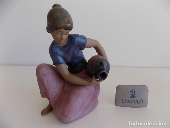 Antig&uuml;edades: LLADRO: JOVEN CANTANERA. ( NUEVA, CON CAJA ORIGINAL) - Foto 2