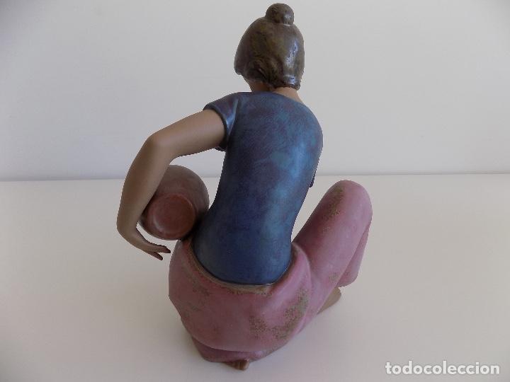 Antig&uuml;edades: LLADRO: JOVEN CANTANERA. ( NUEVA, CON CAJA ORIGINAL) - Foto 7