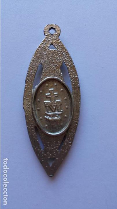 Antig&uuml;edades: Medalla de virgen inmaculada de 4,7 x 1,7 cms - Foto 2