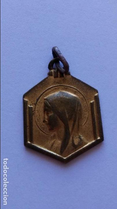 Antig&uuml;edades: Medalla de lourdes de 2,2 x 1,7 cms - Foto 1