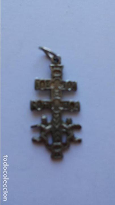 Antig&uuml;edades: Cruz de carabaca de 2,7 x 1.4 cms - Foto 2