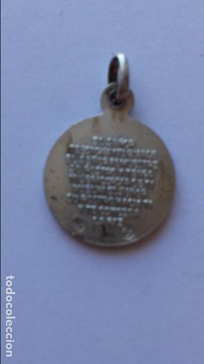 Antig&uuml;edades: Medalla de el se&ntilde;or te bendiga de 1,4 cms de diametro - Foto 2