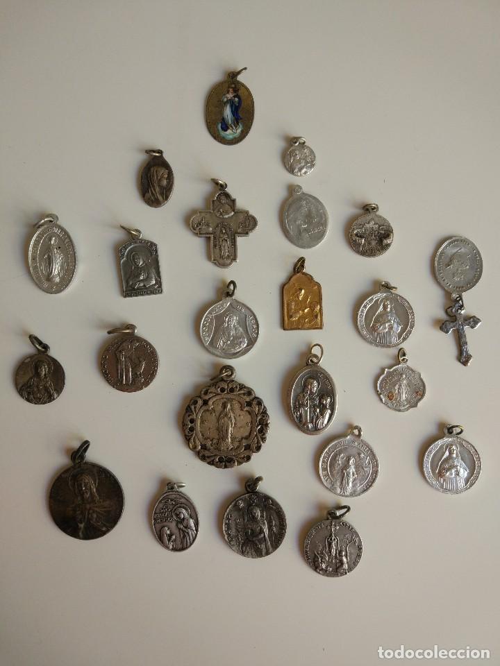 Antig&uuml;edades: Conjunto 23 medallas. sXX - Foto 1