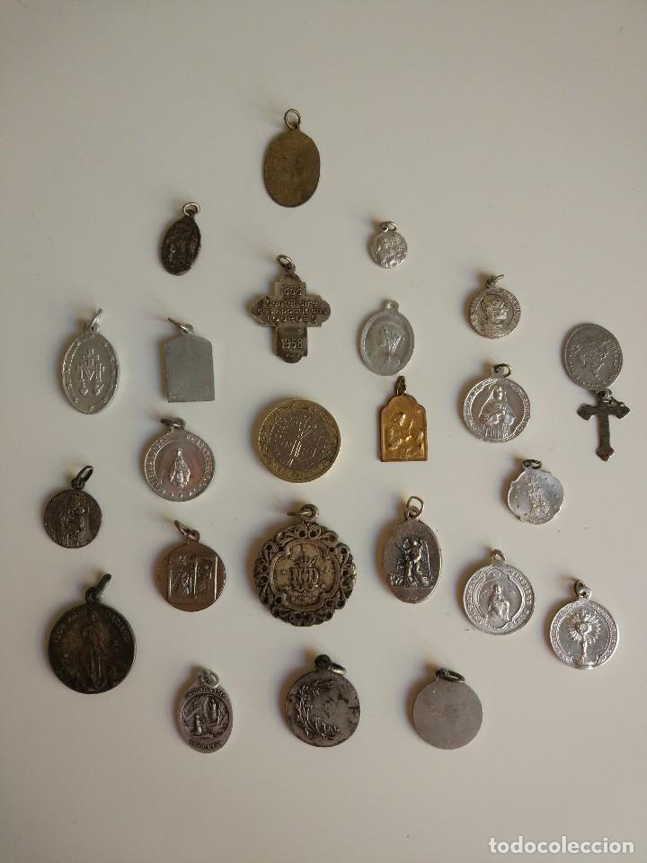 Antig&uuml;edades: Conjunto 23 medallas. sXX - Foto 3