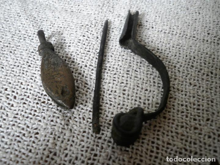 Antig&uuml;edades: F&iacute;bula y pesa - Foto 1