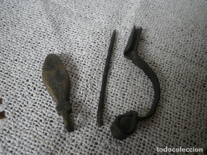 Antig&uuml;edades: F&iacute;bula y pesa - Foto 2